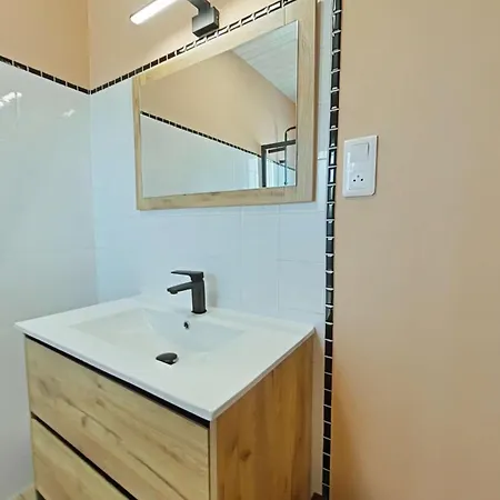 Br000- G26 3 Pieces 4 Couchages Sur Villa *